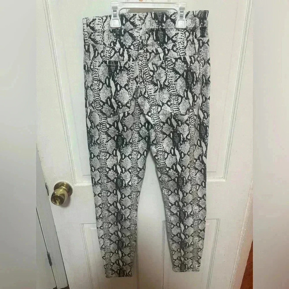 Frame Denim Ali High Rise Python Snake Print Cigarette Jeans SZ 26 NWOT - Picture 8 of 8